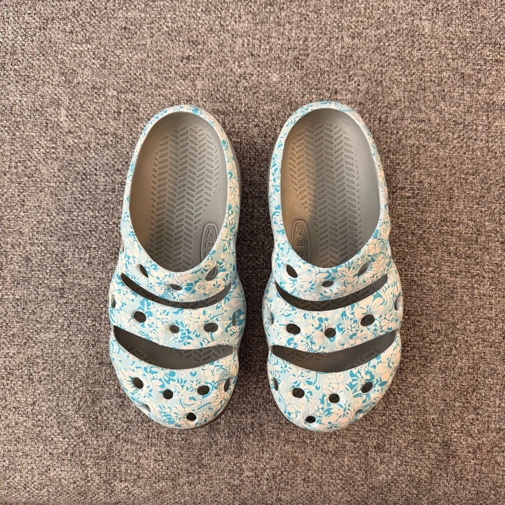 Keen Yogui Arts Clog in Hawaiian Floral Print. Women’s Size 6 in EUC - Picture 3 of 9